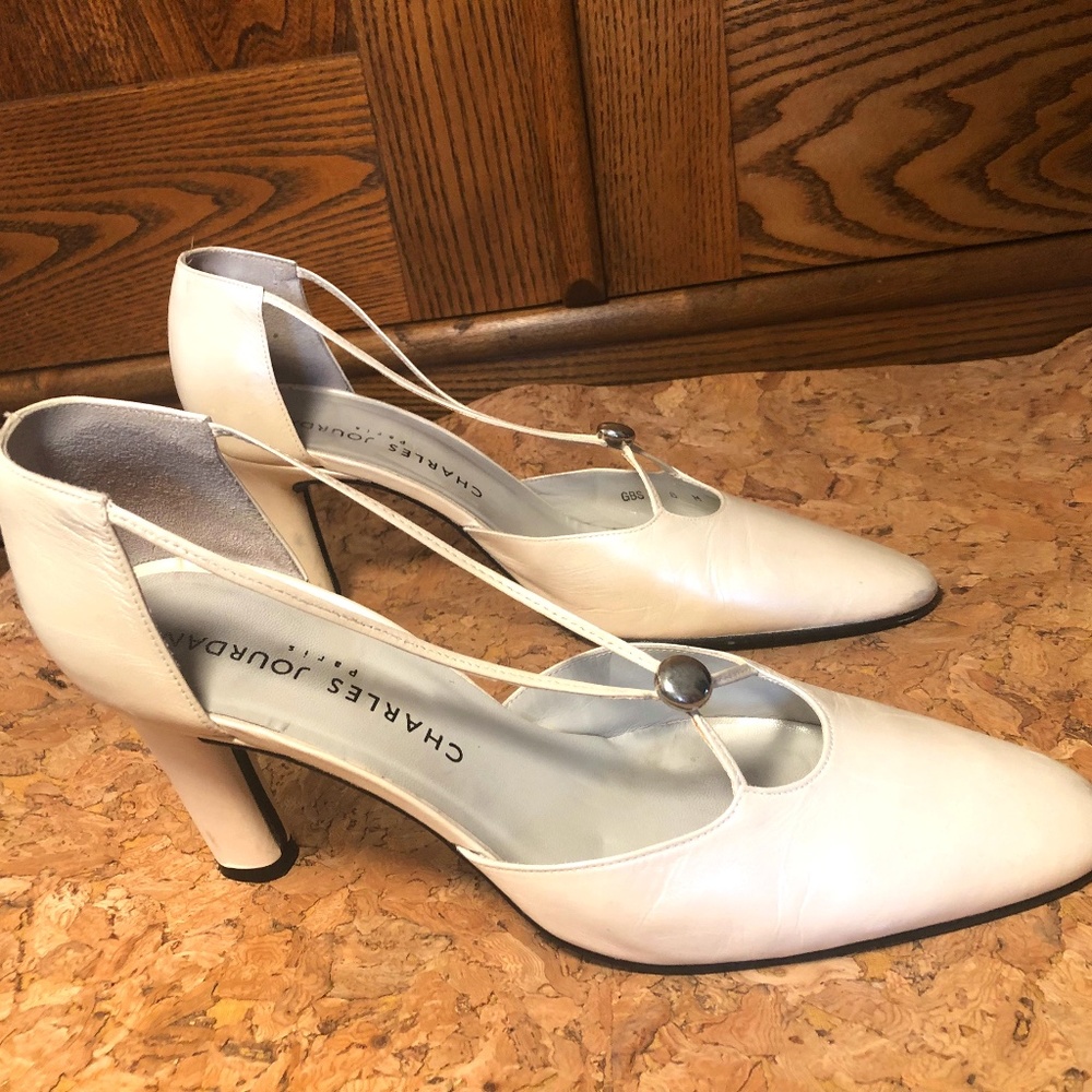 Charles Jourdan cream leather pumps 8